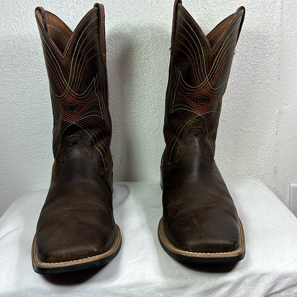 ARIAT BOOTS SIZE 10.5D